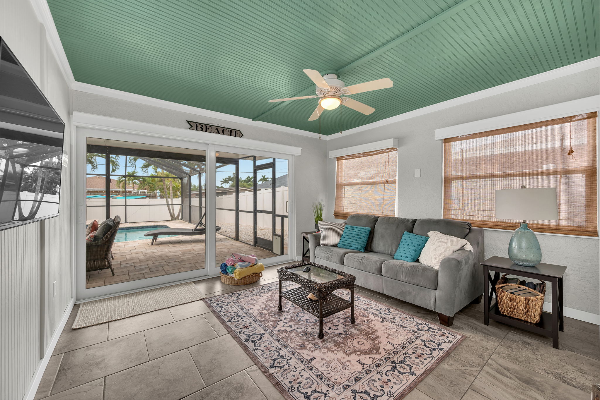 Pool room with indoor lounge space